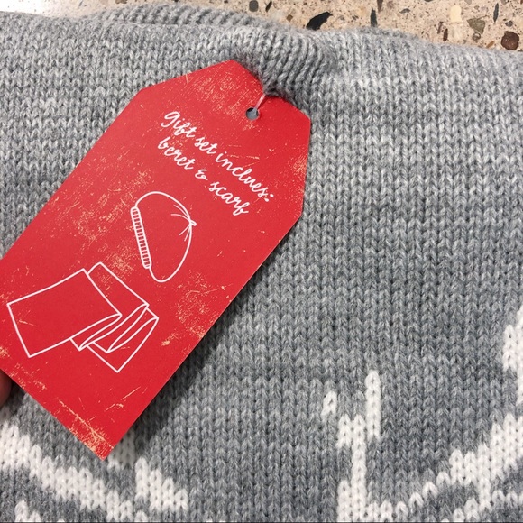 ππCharter Club 2-pc. Scarf & Hat Gift Set πππ - Picture 4 of 5